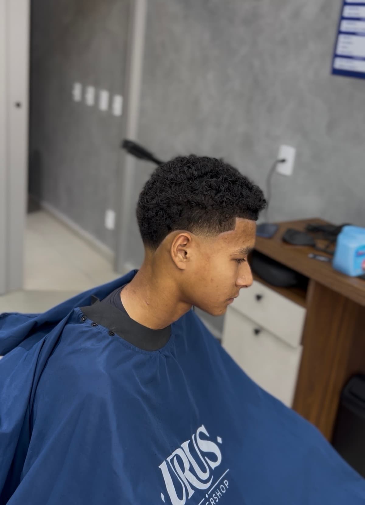 Acabamento perfeito de cabelo e barba em Boehmerwald
